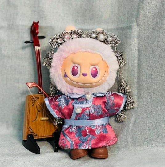 Labubu в монгольском халате стал хитом продаж в интернете